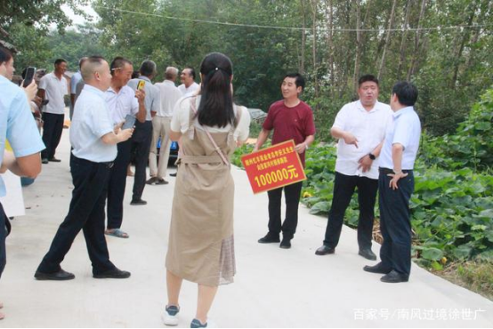 随州李安义：心系桑梓 捐资修路
